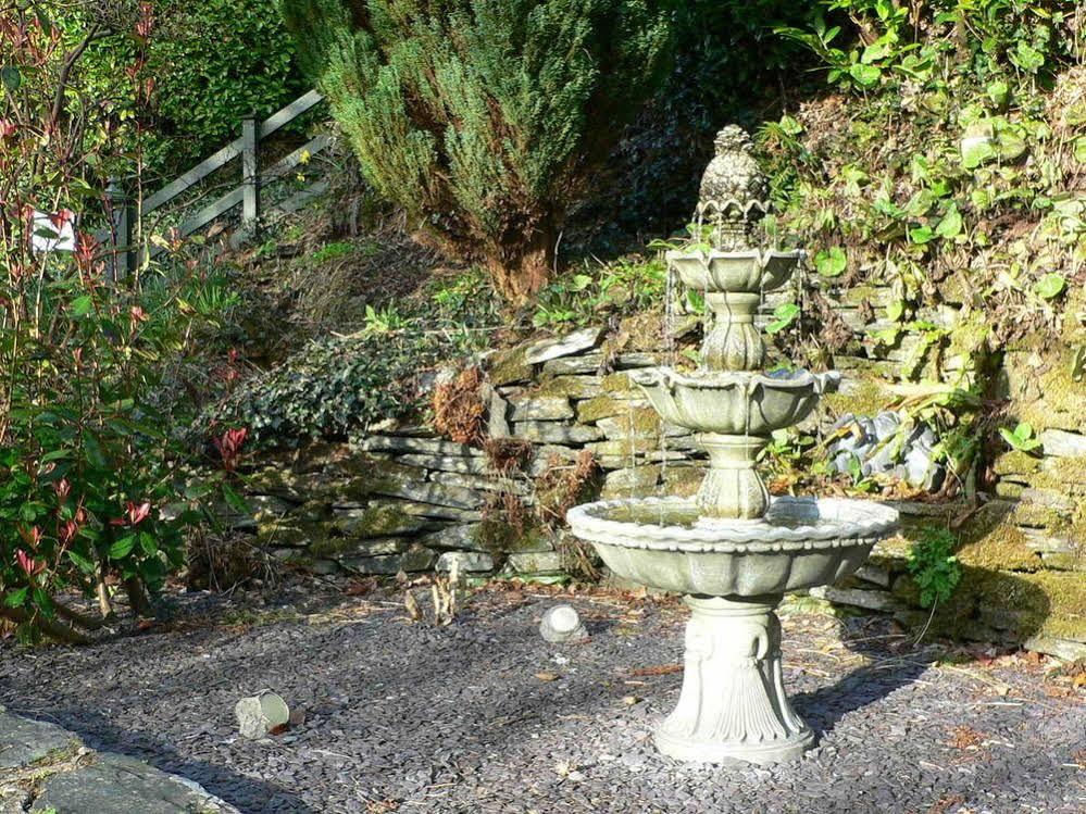 ベトウス・ア・コーエド Glyntwrog House Bed & Breakfast エクステリア 写真