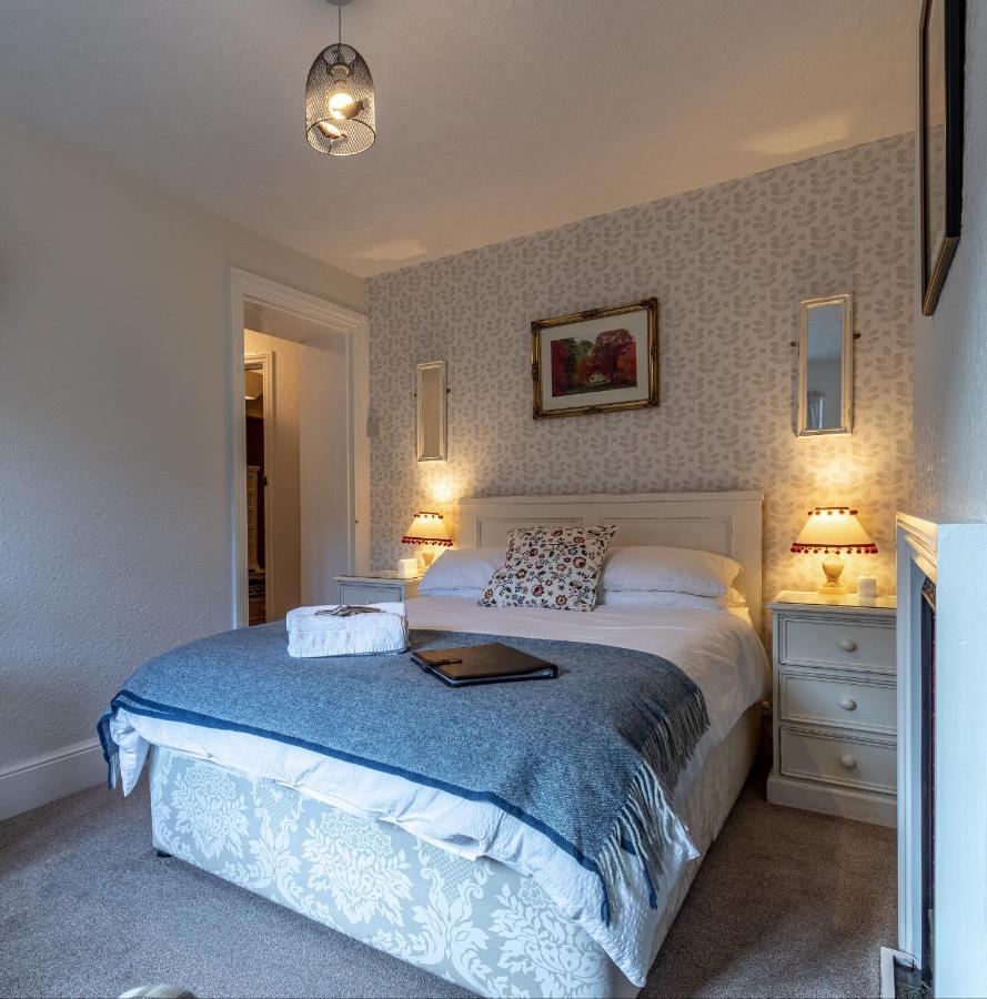ベトウス・ア・コーエド Glyntwrog House Bed & Breakfast エクステリア 写真