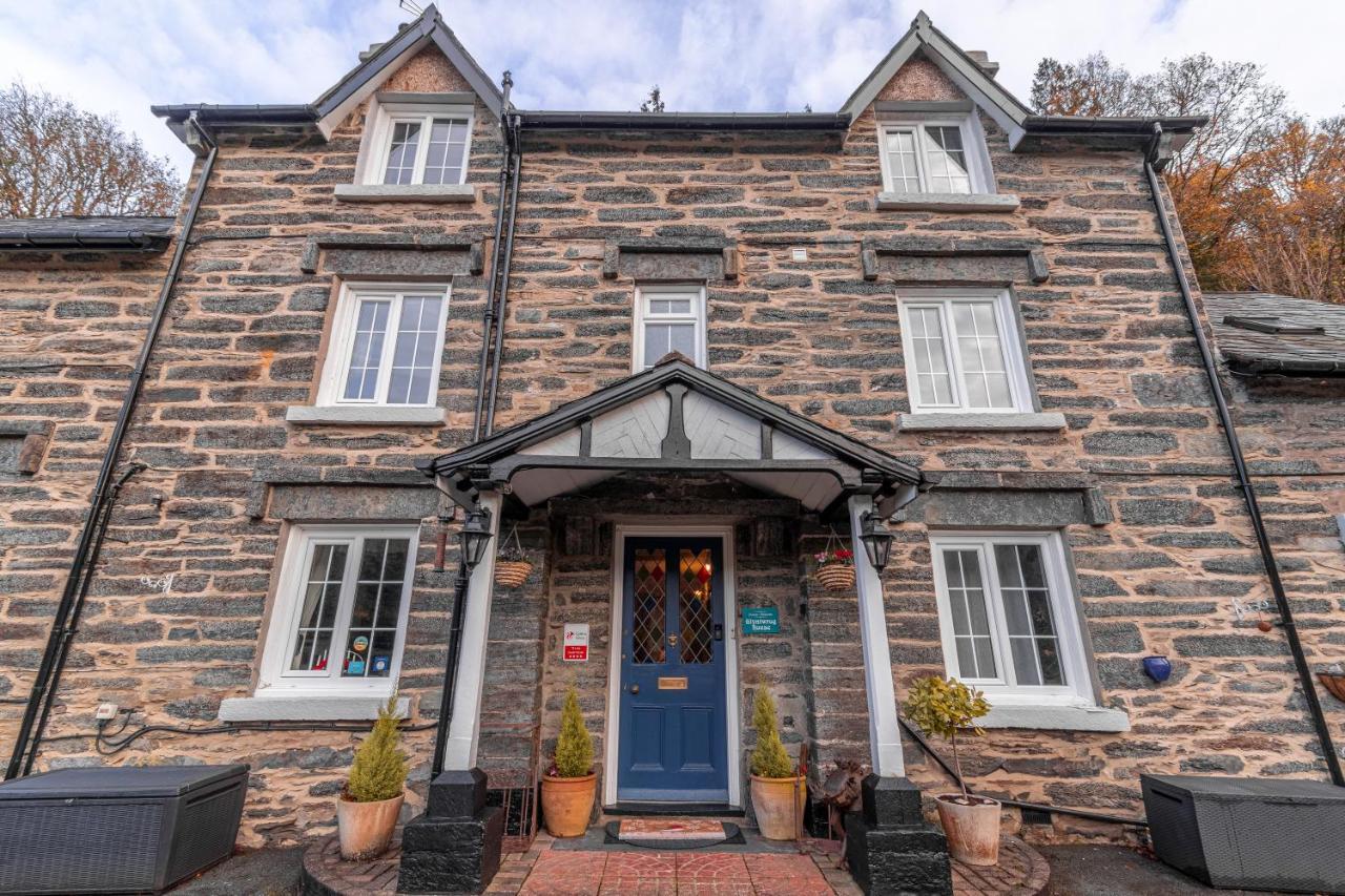 ベトウス・ア・コーエド Glyntwrog House Bed & Breakfast エクステリア 写真