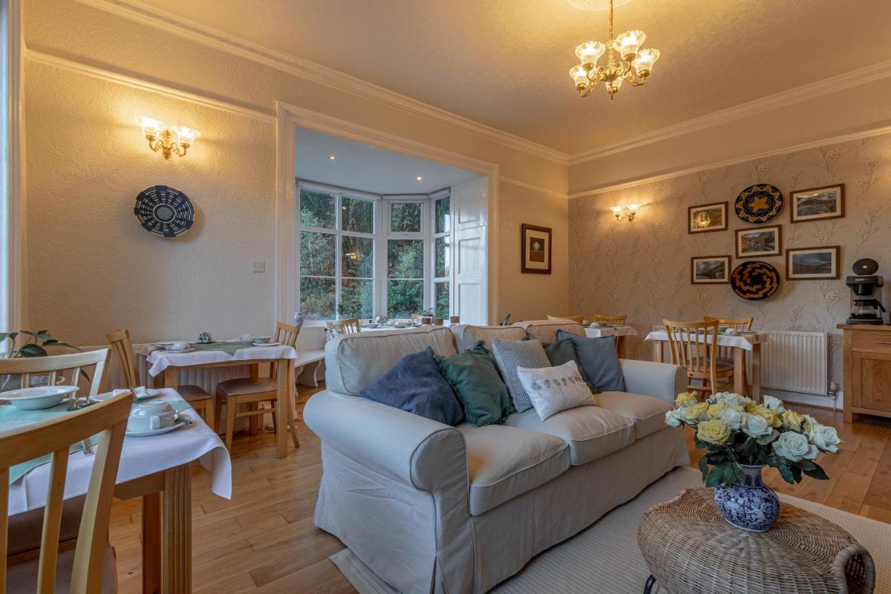 ベトウス・ア・コーエド Glyntwrog House Bed & Breakfast エクステリア 写真