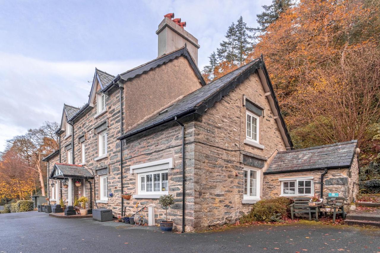 ベトウス・ア・コーエド Glyntwrog House Bed & Breakfast エクステリア 写真