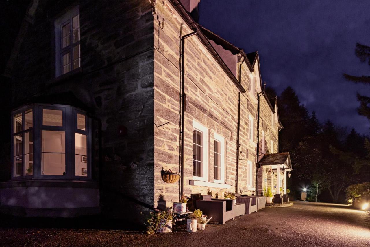 ベトウス・ア・コーエド Glyntwrog House Bed & Breakfast エクステリア 写真