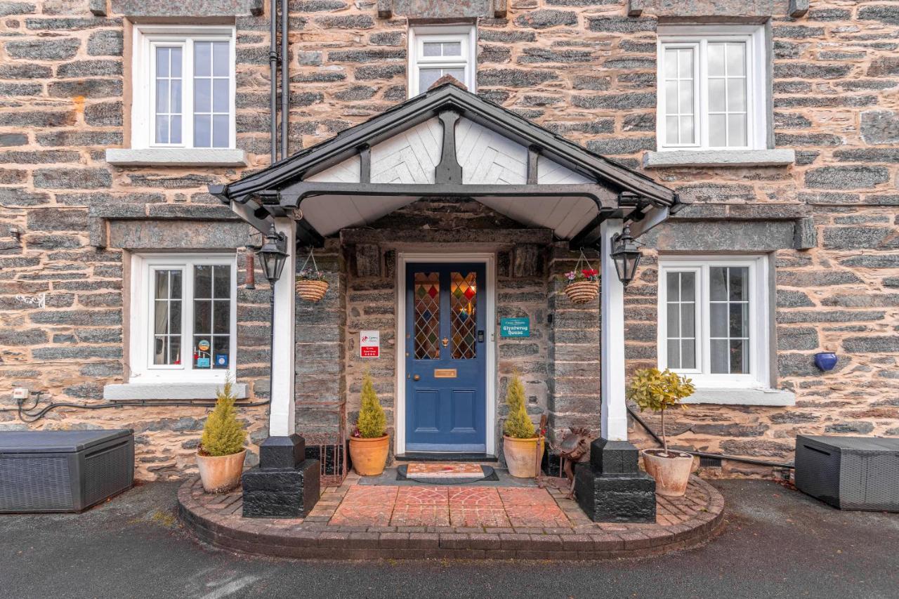 ベトウス・ア・コーエド Glyntwrog House Bed & Breakfast エクステリア 写真