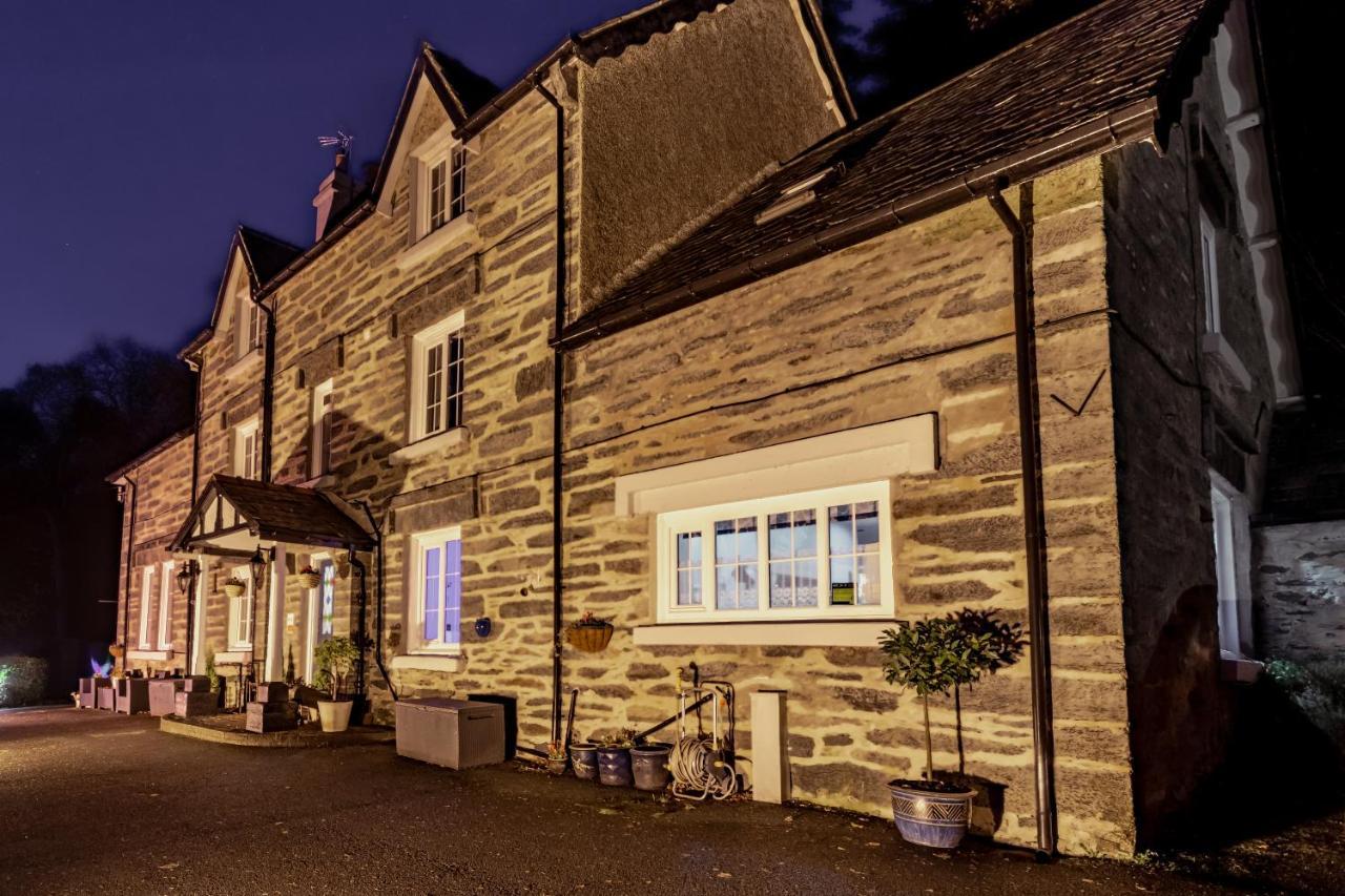 ベトウス・ア・コーエド Glyntwrog House Bed & Breakfast エクステリア 写真