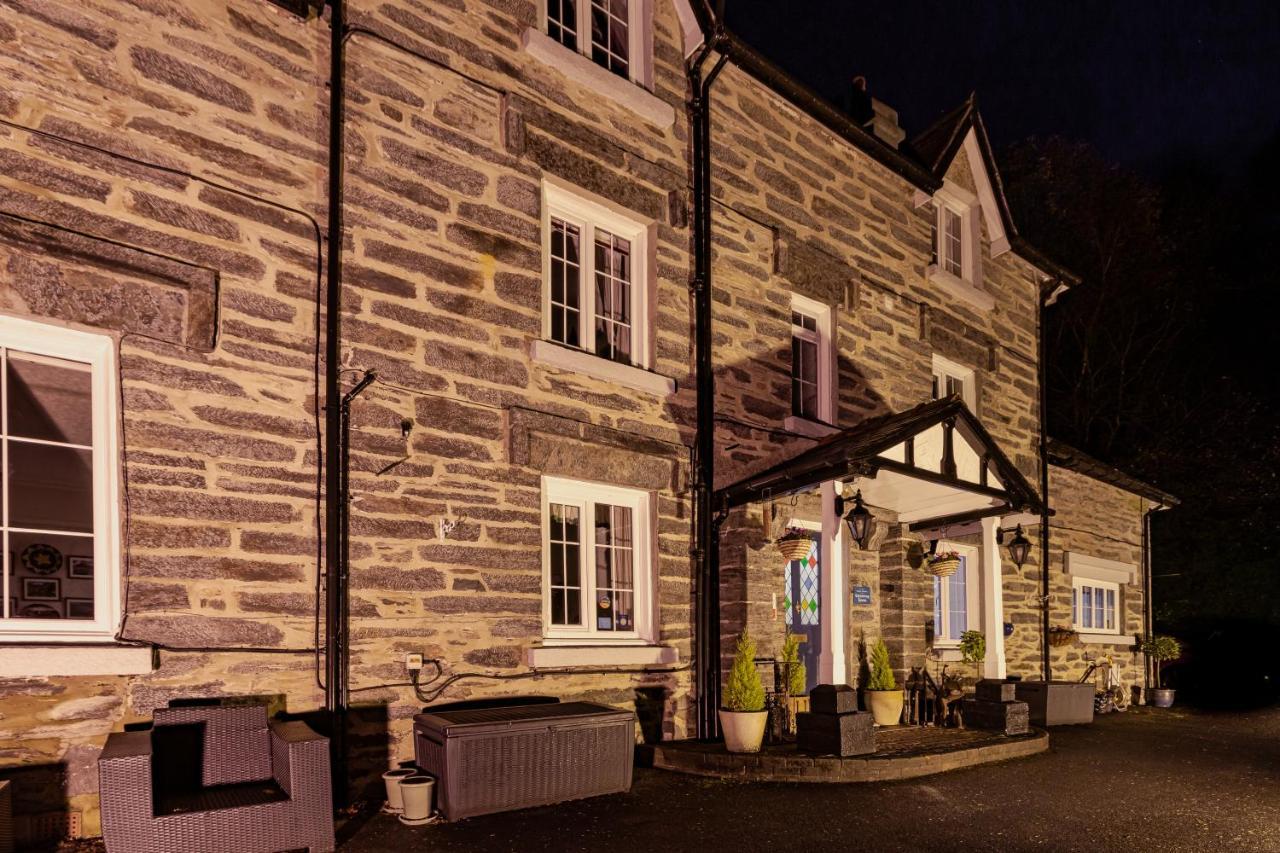 ベトウス・ア・コーエド Glyntwrog House Bed & Breakfast エクステリア 写真