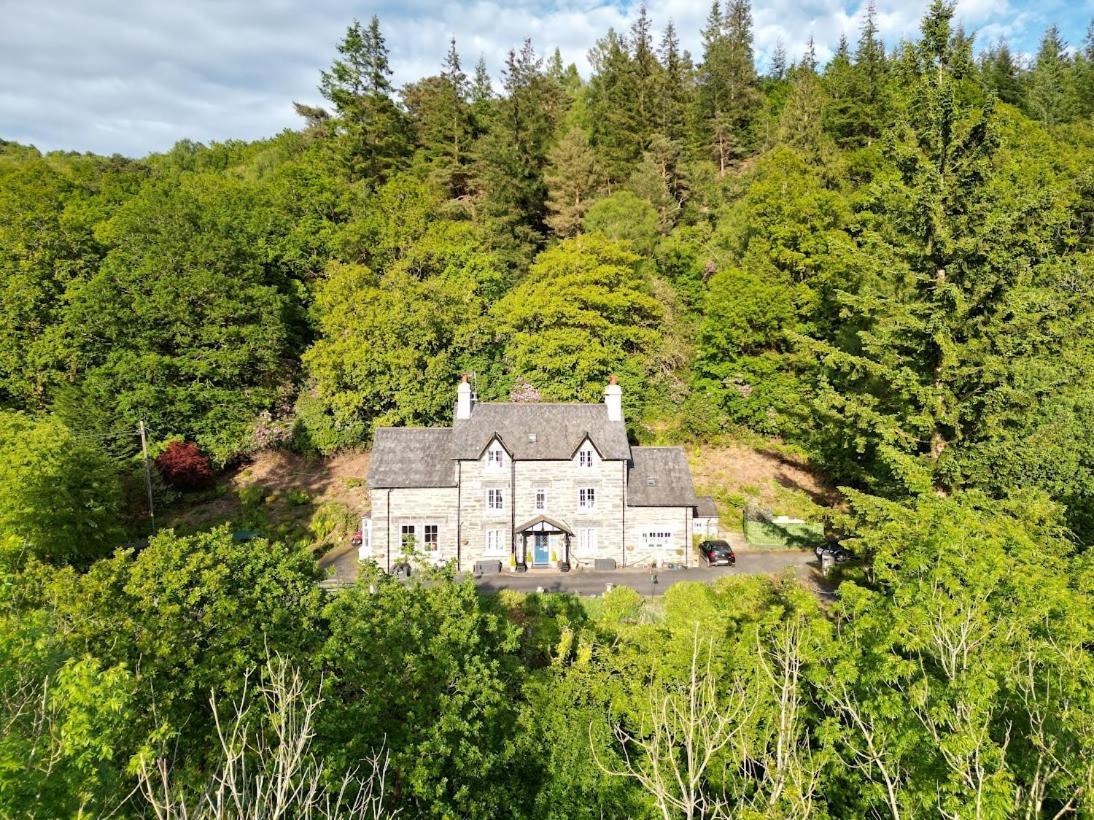 ベトウス・ア・コーエド Glyntwrog House Bed & Breakfast エクステリア 写真