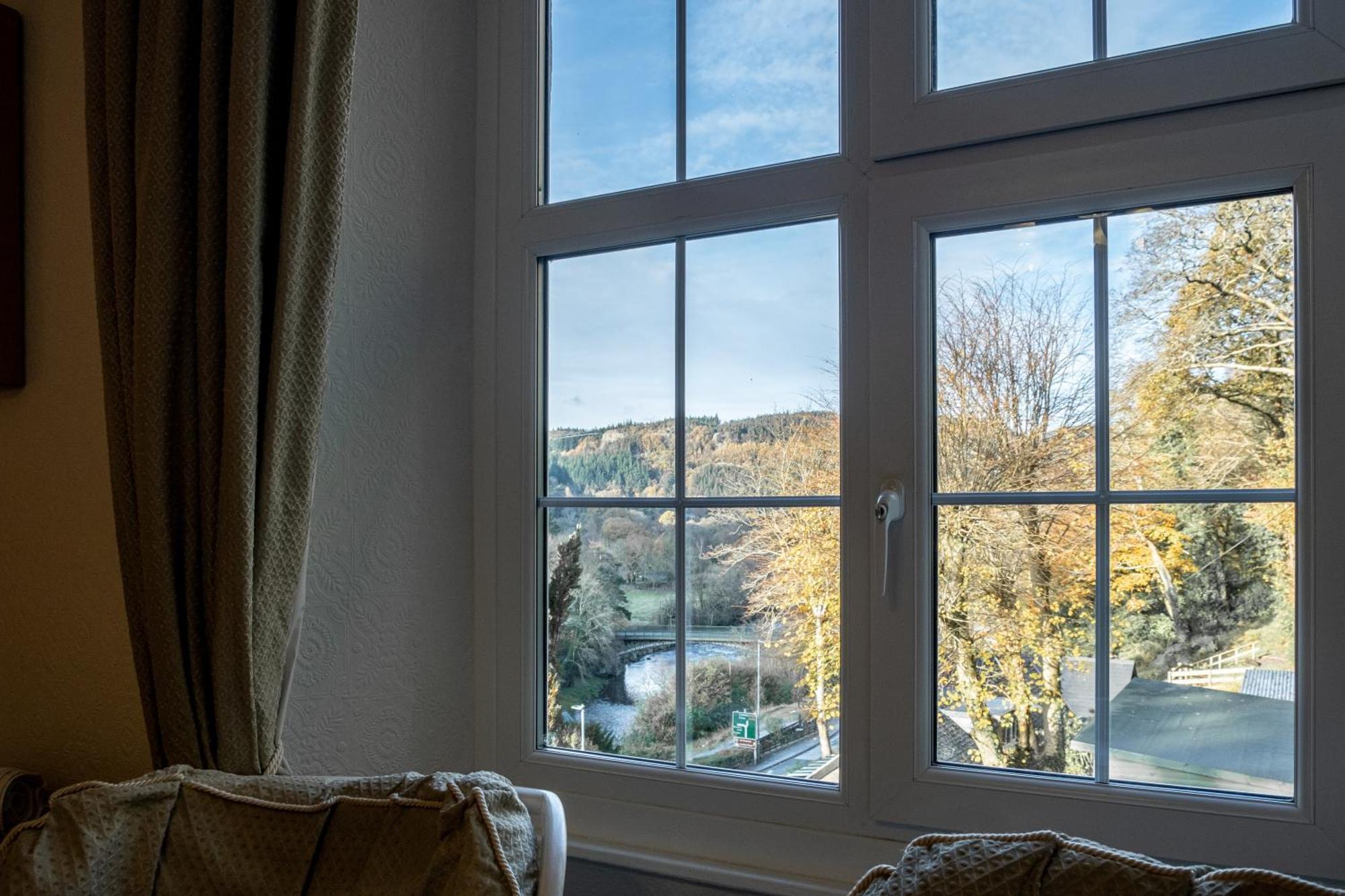 ベトウス・ア・コーエド Glyntwrog House Bed & Breakfast エクステリア 写真