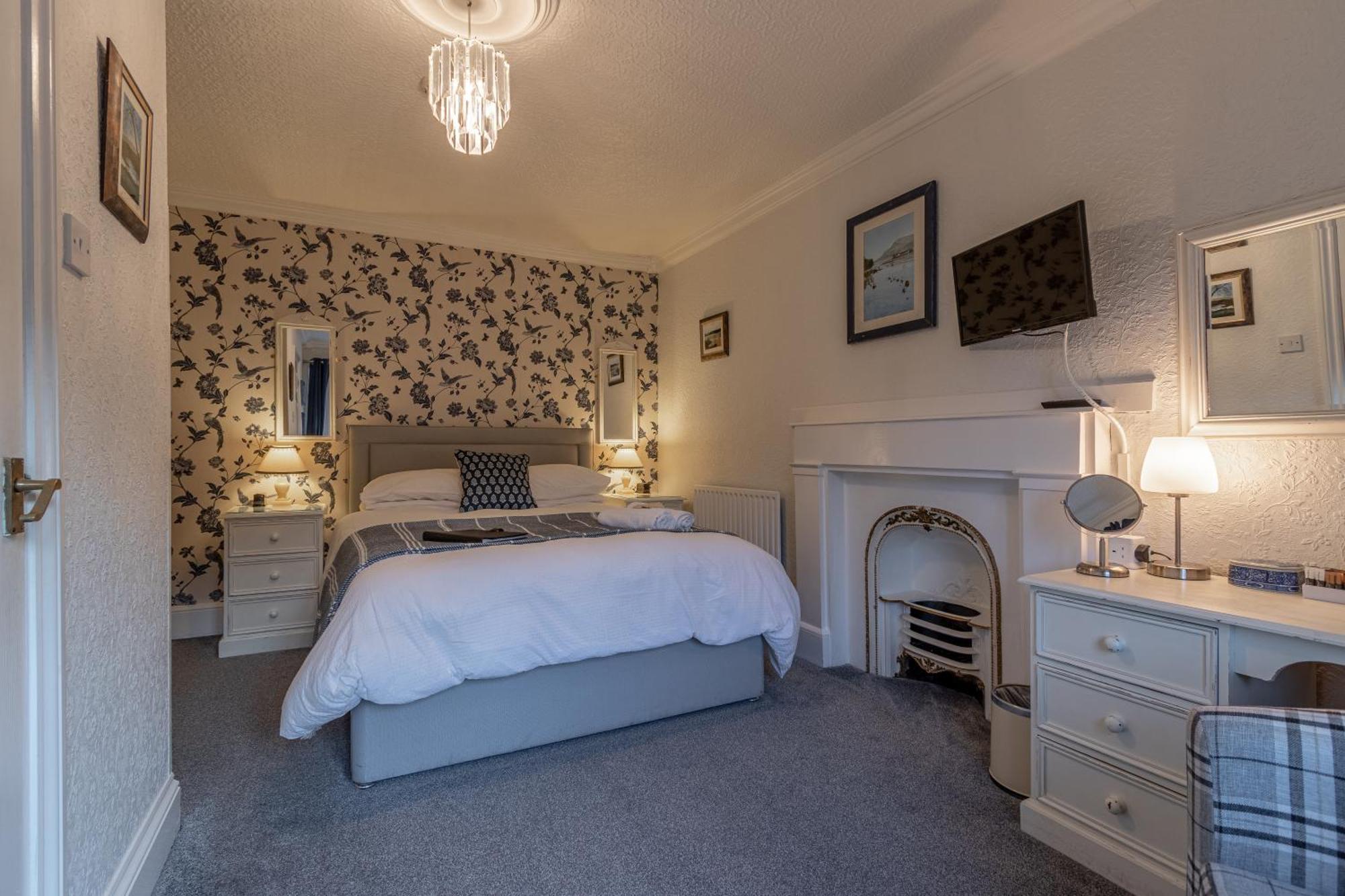 ベトウス・ア・コーエド Glyntwrog House Bed & Breakfast エクステリア 写真