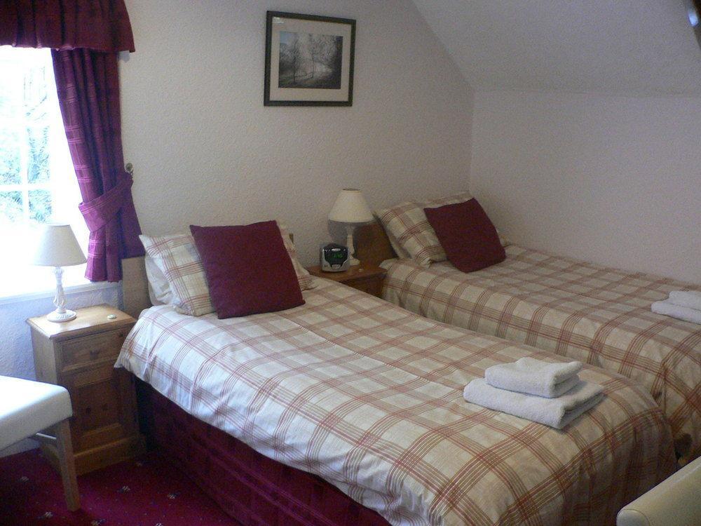 ベトウス・ア・コーエド Glyntwrog House Bed & Breakfast エクステリア 写真