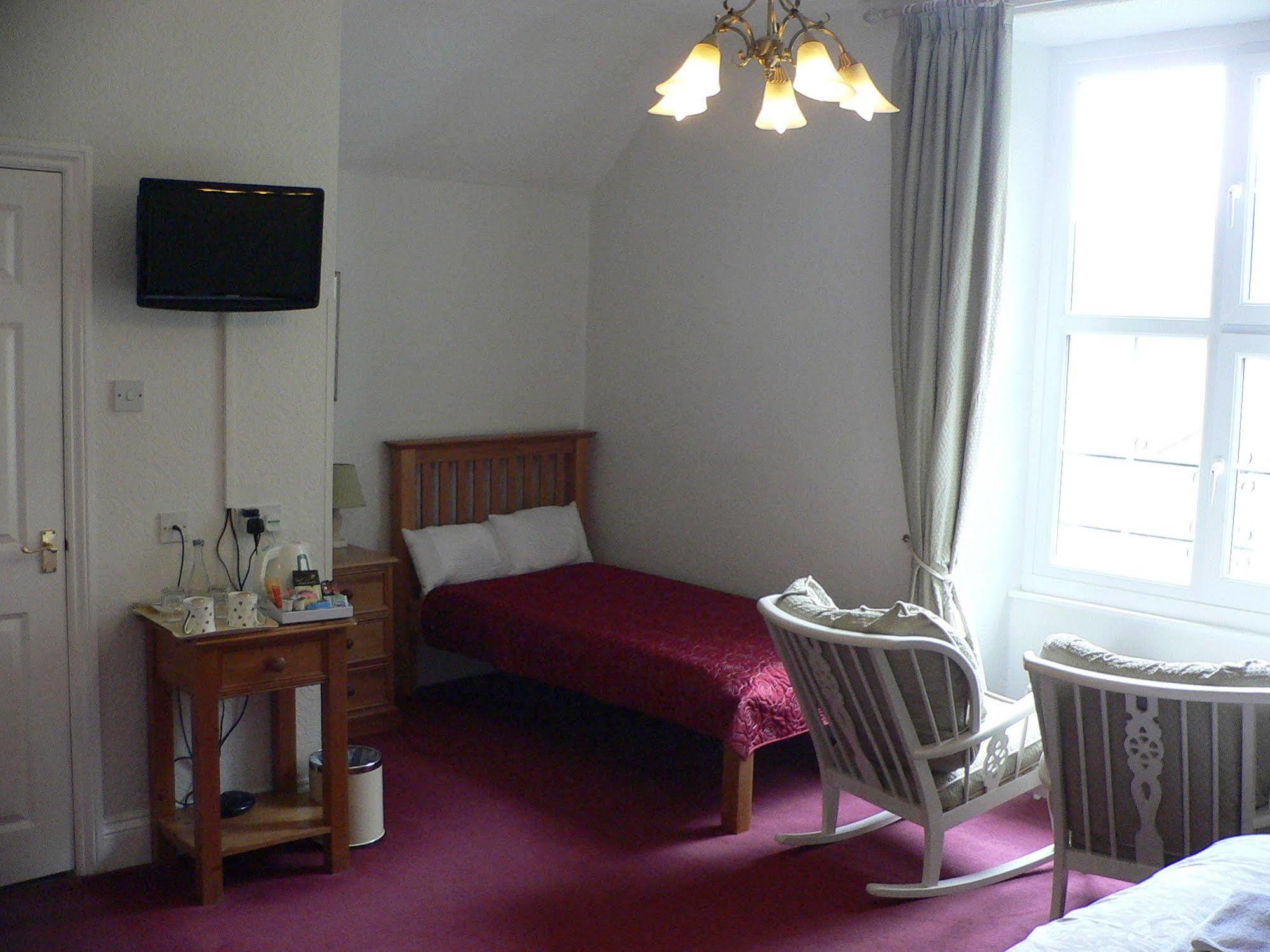 ベトウス・ア・コーエド Glyntwrog House Bed & Breakfast エクステリア 写真