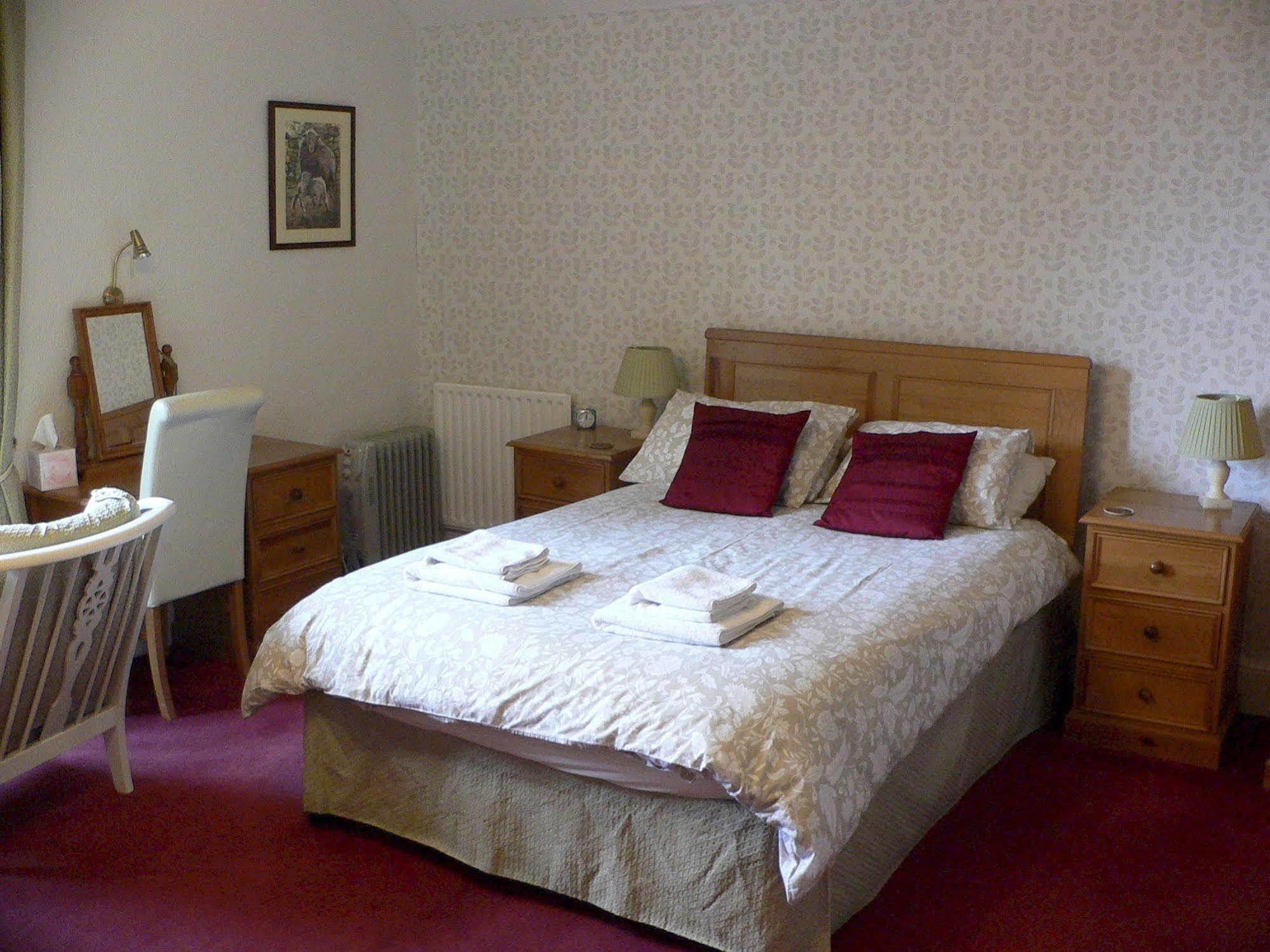 ベトウス・ア・コーエド Glyntwrog House Bed & Breakfast エクステリア 写真